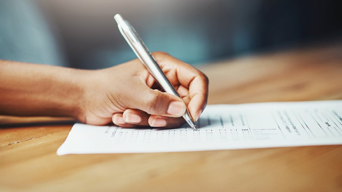 hand filling out form